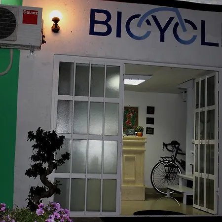 Bicycle Belgrade Hostel *